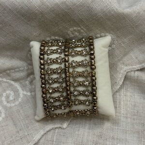 Goldtoned and Rhinestone Women's Stretch Bracelet with Flower Design